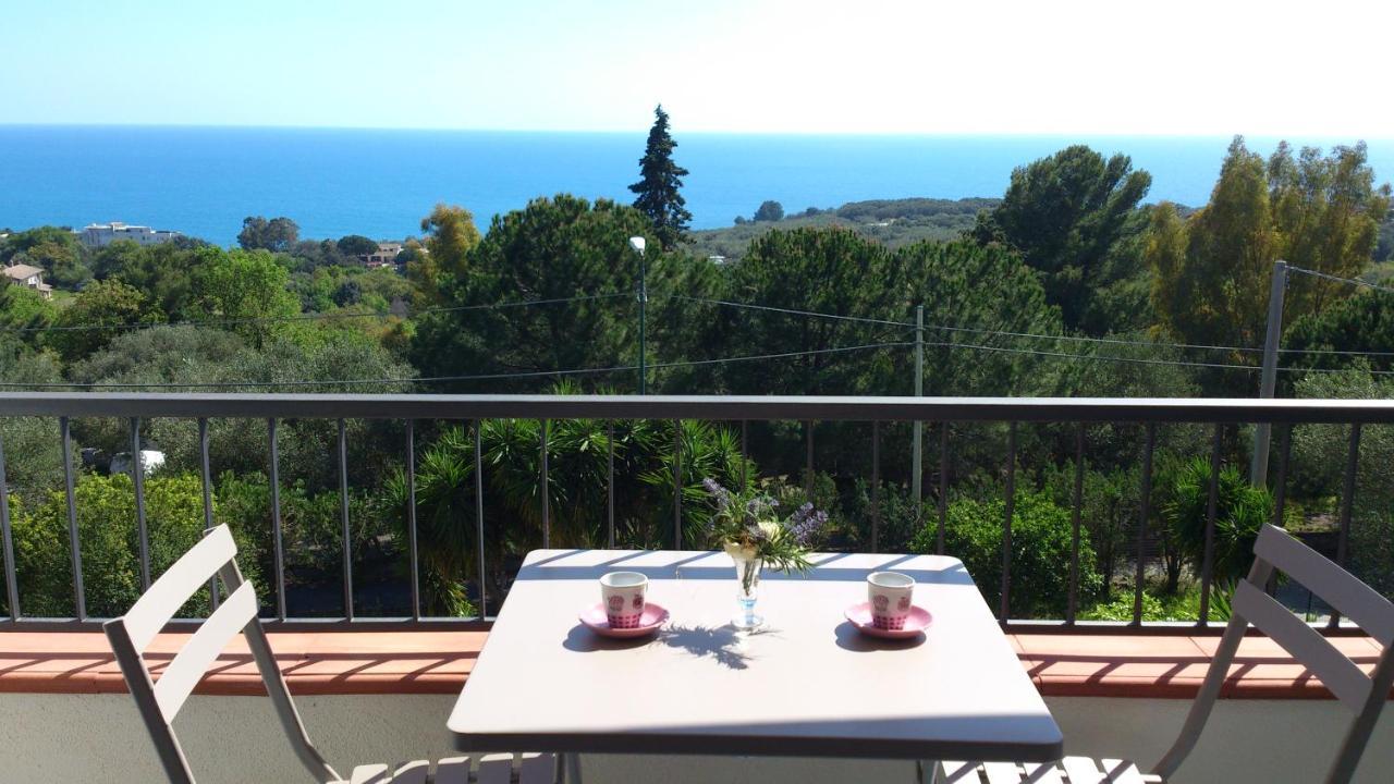 マリーナ・ディ・カメロータ Borgo Marinaro Bed & Breakfast エクステリア 写真
